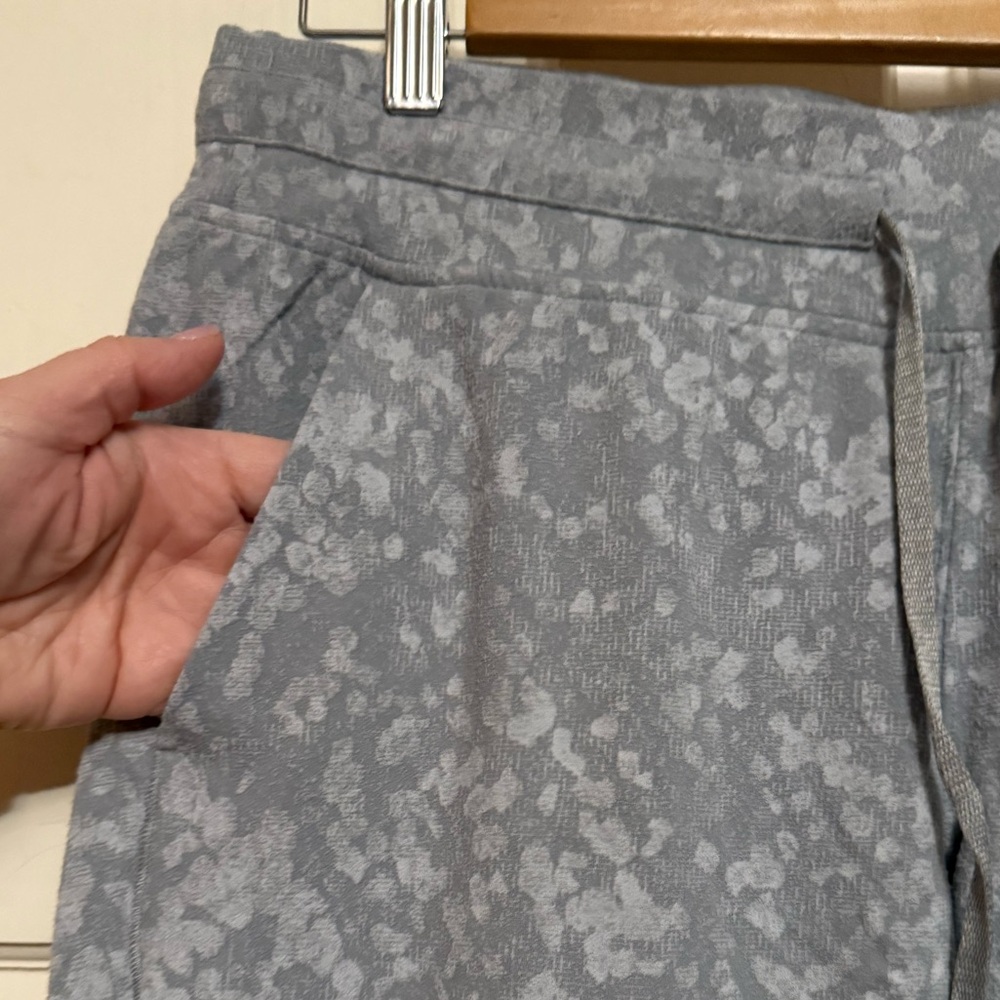 Lululemon Athletica Patterned Joggers - Picture 2 of 4